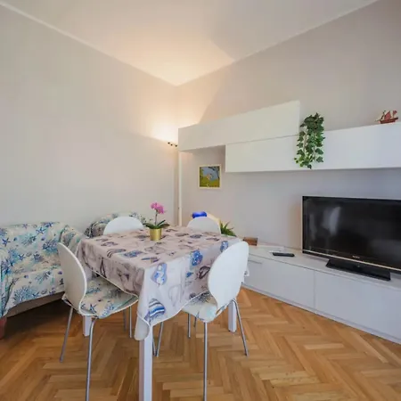 Enrico Lejlighed Chiavari